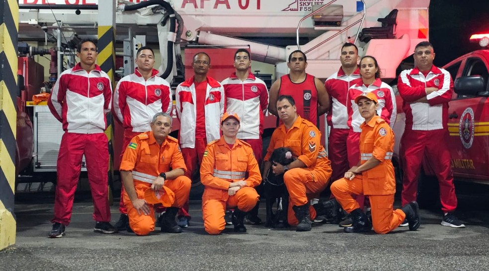 Bombeiros saíram de Sergipe no fim da tarde do domingo — Foto: CBM/SE