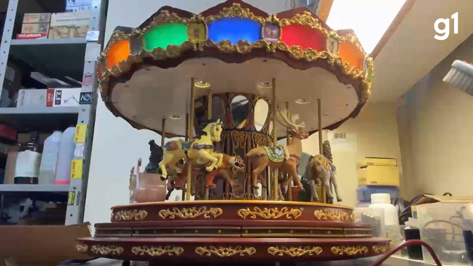 De boneca da Xuxa a carrossel da década de 1970: oficina restaura brinquedos e memórias afetivas em Porto Alegre