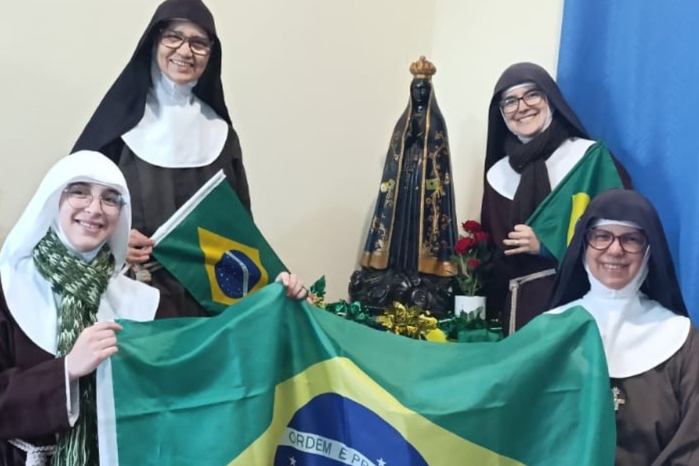 Freiras da Ordem de Santa Clara, em Dourados, na torcida pela Seleção brasileira. — Foto: Cedidas/Madre Rafaela