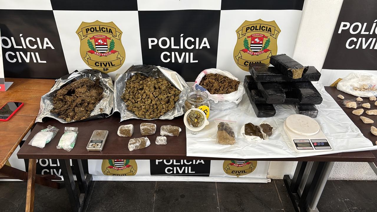 Cinco são presos durante operação contra venda de drogas 