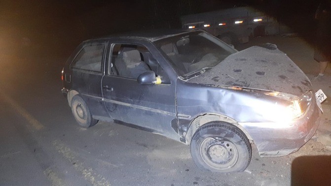 Condutores são levados ao hospital após acidente entre moto e dois carros na MG-111