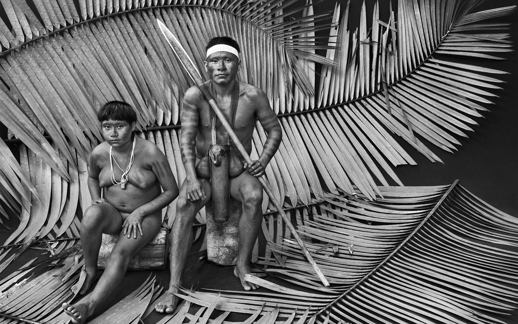 Indígenas registrados por Sebastião Salgado — Foto: Sebastião Salgado/ Reprodução