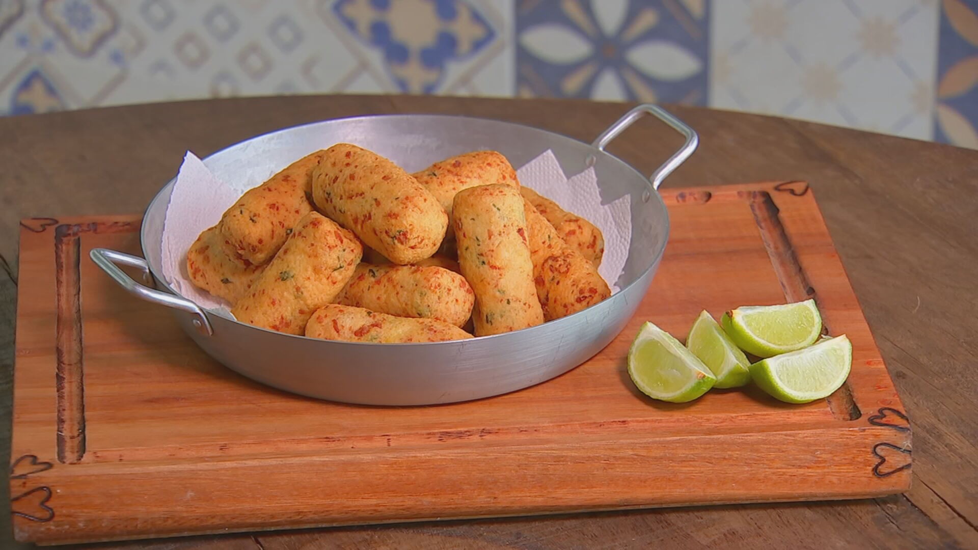 Receita Nosso Campo: aprenda a fazer um croquete de massa de mandioca e recheio de calabresa