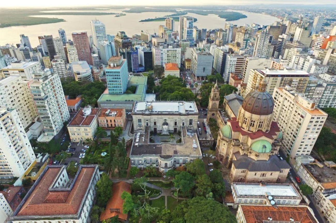 Guia aponta profissões procuradas e salários de até R$ 80 mil em Porto Alegre