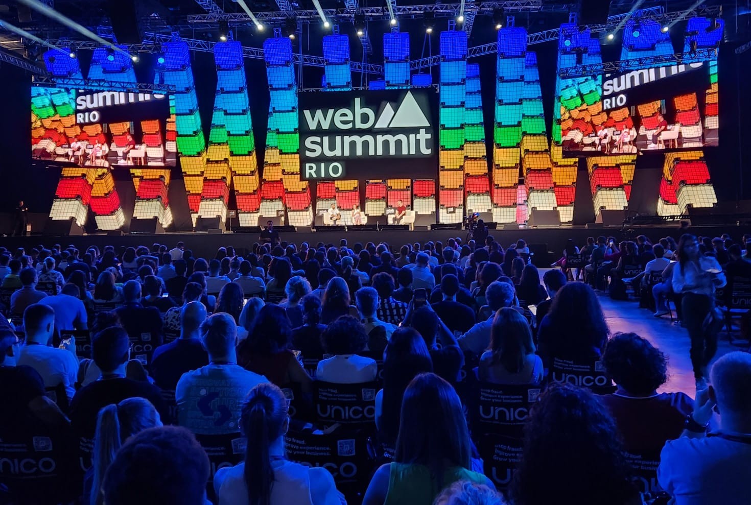 Web Summit Rio 2025 debate os dilemas da IA, regulação das redes e novos rumos do mercado de trabalho: veja destaques
