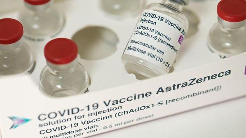 Vacina da AstraZeneca já não é mais utilizada nos programas de vacinação — Foto: GETTY IMAGES