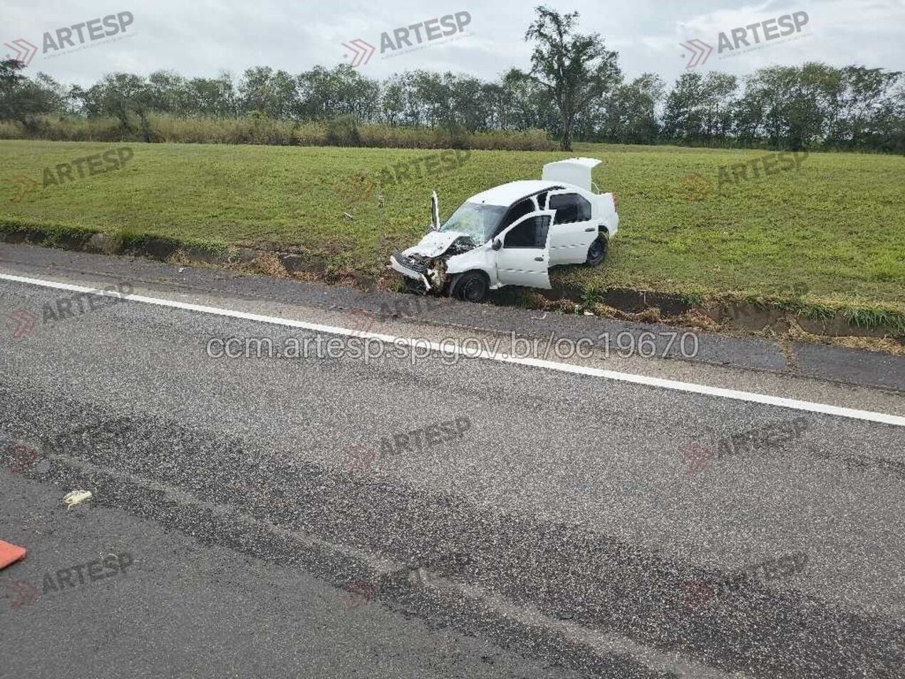 Acidente entre carro e carreta interdita parcialmente a Rodovia Castello Branco em Tatuí