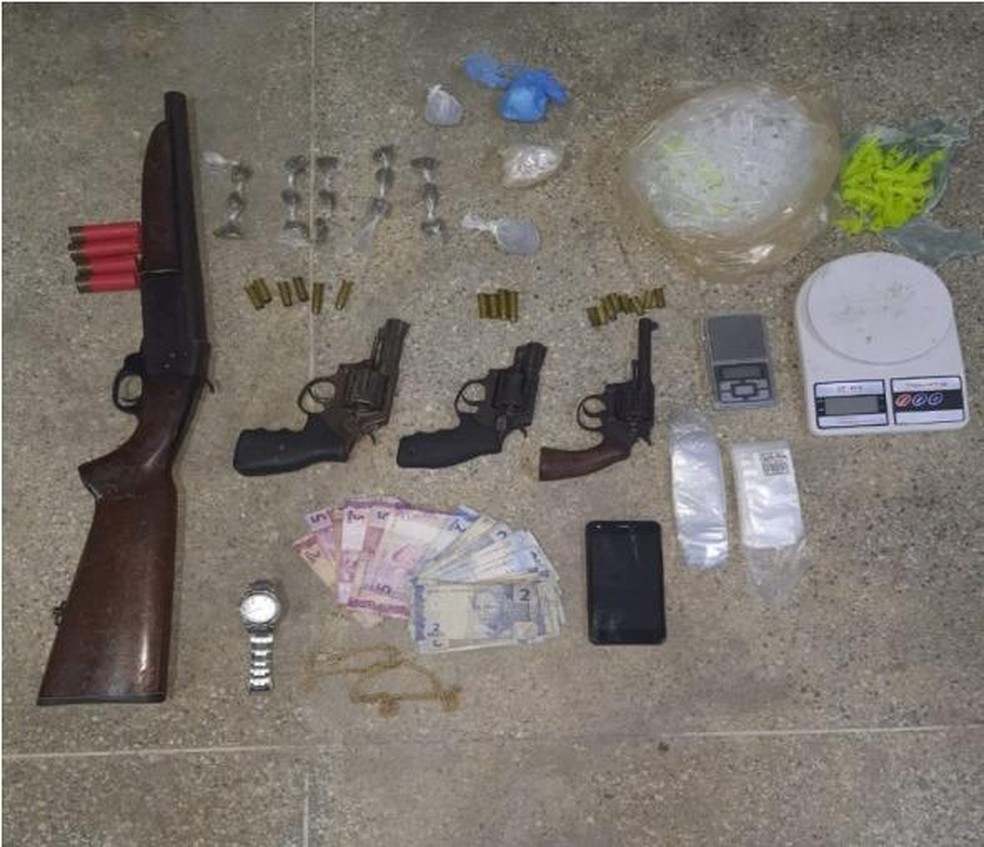 Material apreendido durante operação em Crisópolis, na Bahia — Foto: Divulgação/PM-BA