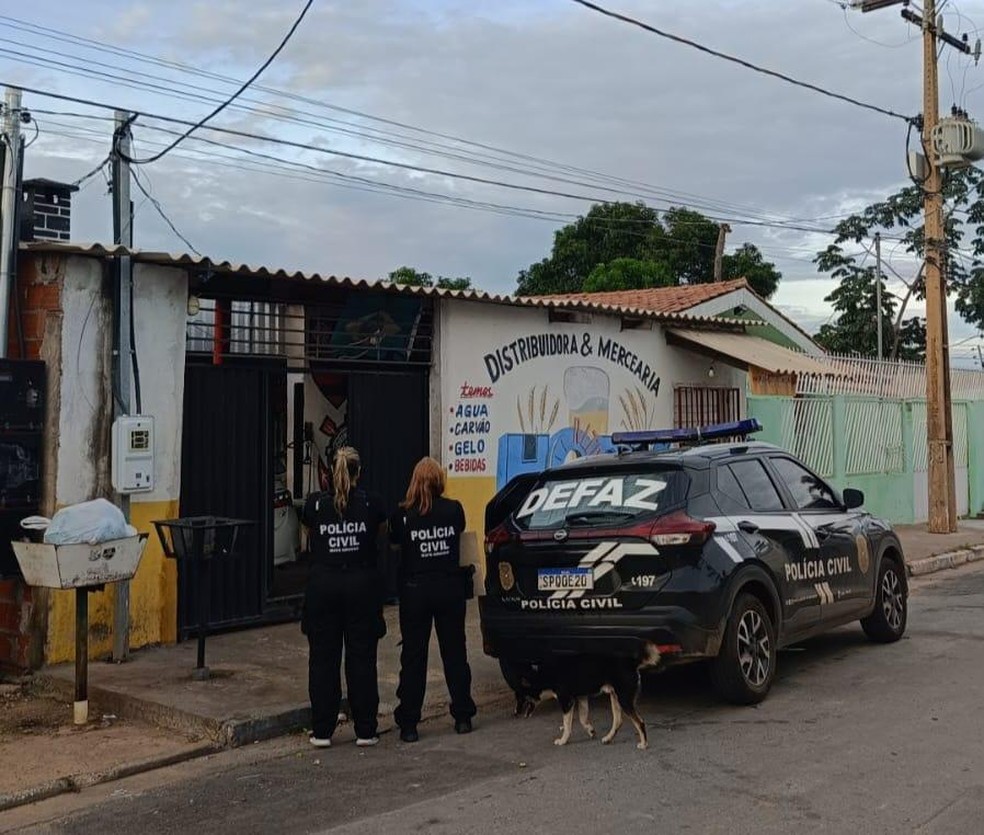 O homem, que não foi identificado, era investigado por envolvimento com tráfico de drogas e associação criminosa — Foto: Divulgação