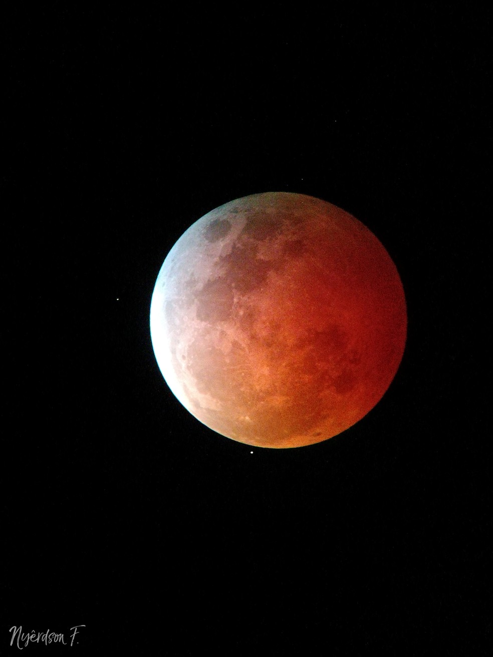 Imagem do eclipse lunar em São José de Piranhas, no Sertão — Foto: Nyêrdson Ferreira/Arquivo pessoal
