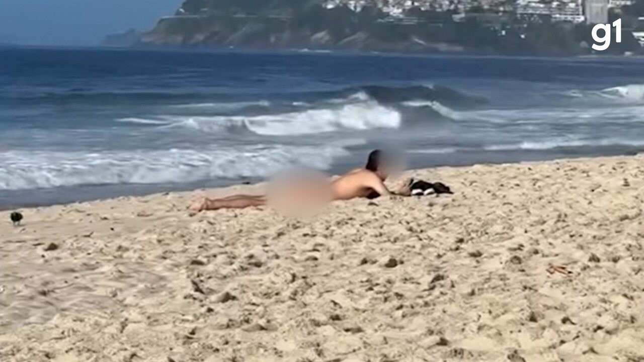 VÍDEO: homem é filmado pegando sol nu na areia da Praia de Ipanema