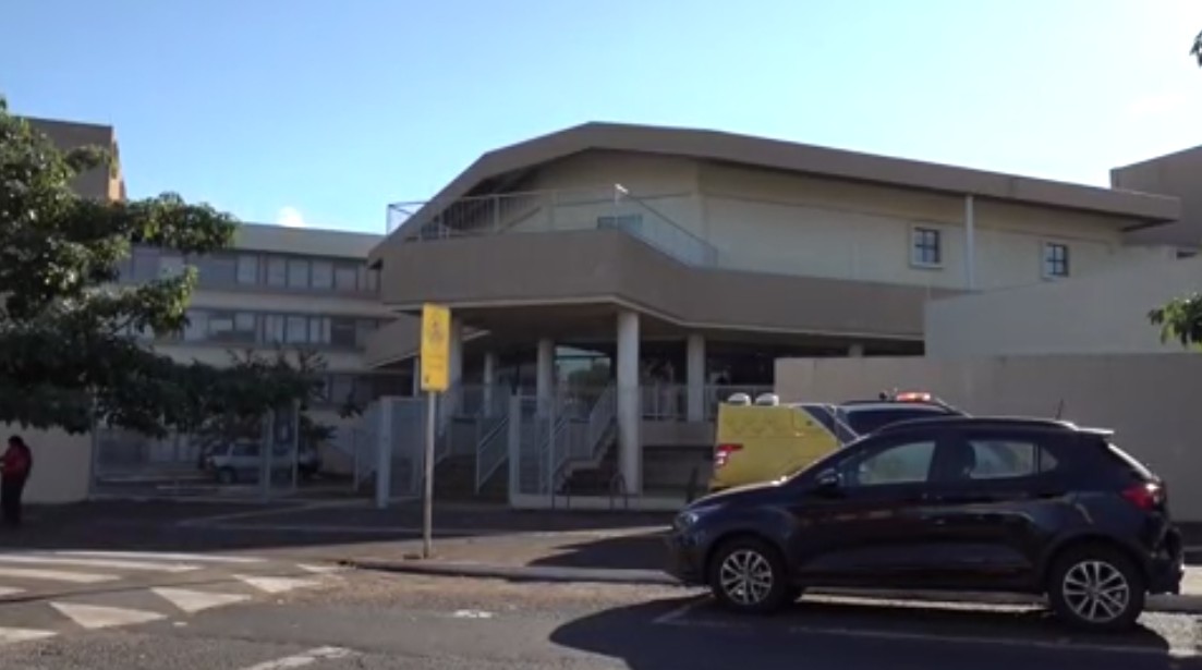 Homens furtam carro, tentam se esconder no Fórum de Justiça e acabam presos, em Foz do Iguaçu