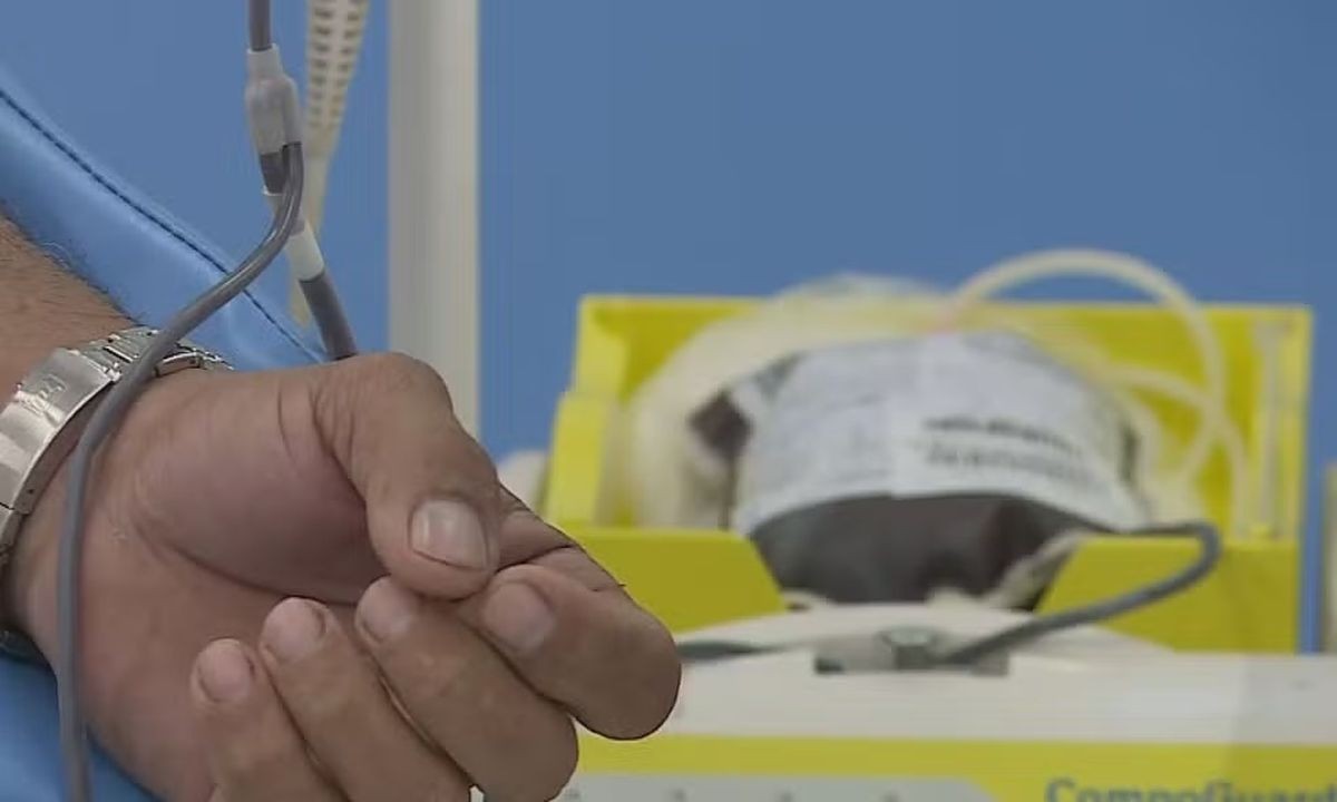 Após ser salvo por transfusão de sangue na adolescência, homem se torna doador: 'Sensação de dever cumprido'