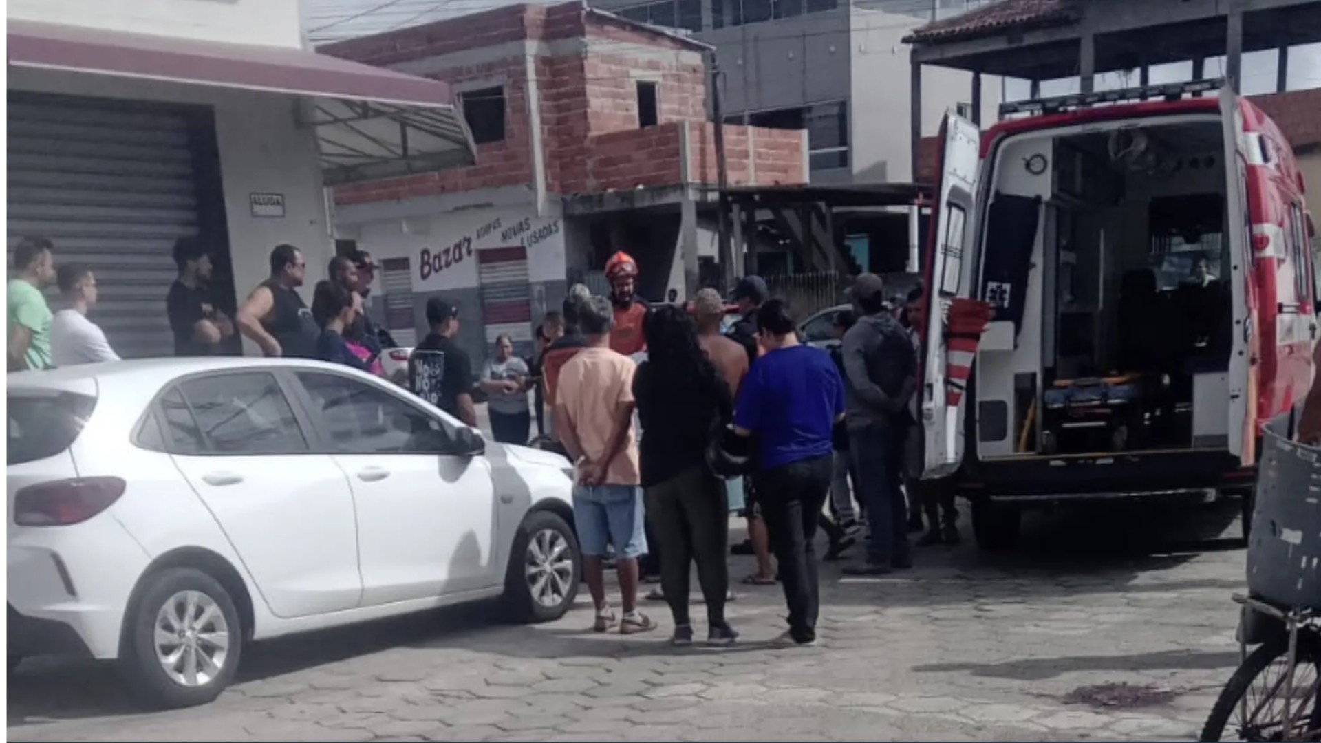 Homem é morto a facadas dentro de padaria em Linhares