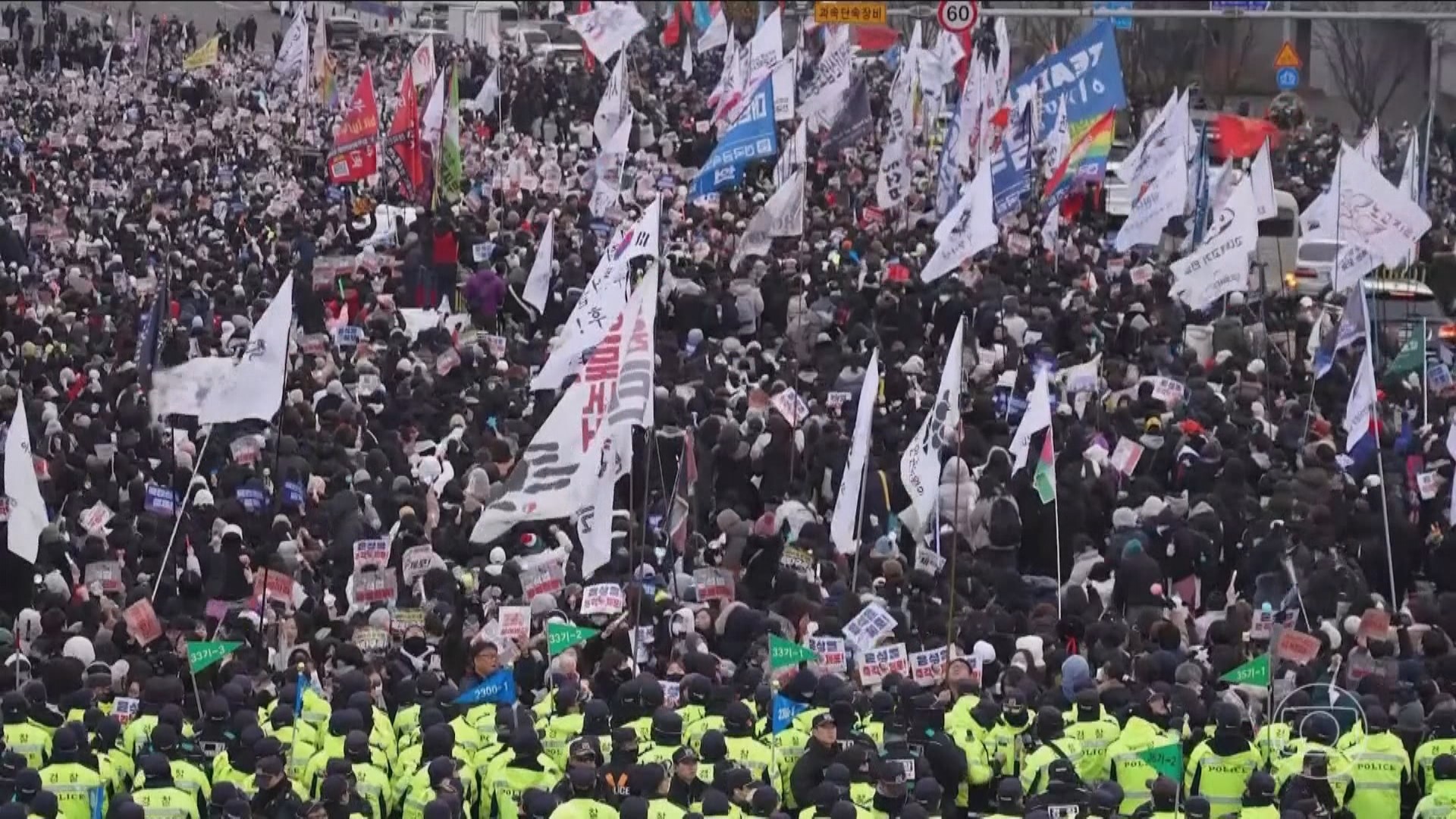 Crise na Coreia do Sul: manifestantes pró e contra presidente afastado protestam nas ruas do país