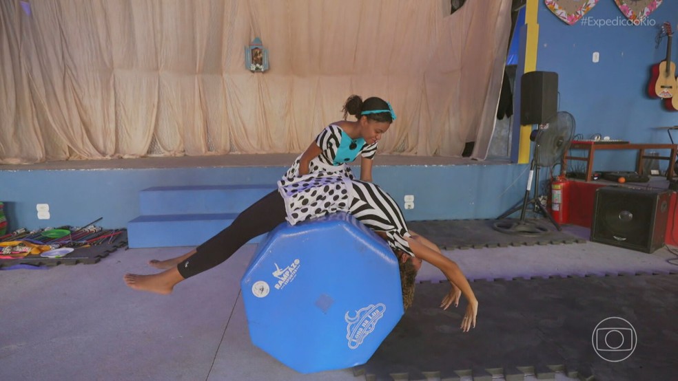 Lona na Lua é uma ONG artística que leva as técnicas de circo, teatro e cinema para crianças e adolescentes — Foto: Reprodução/TV Globo
