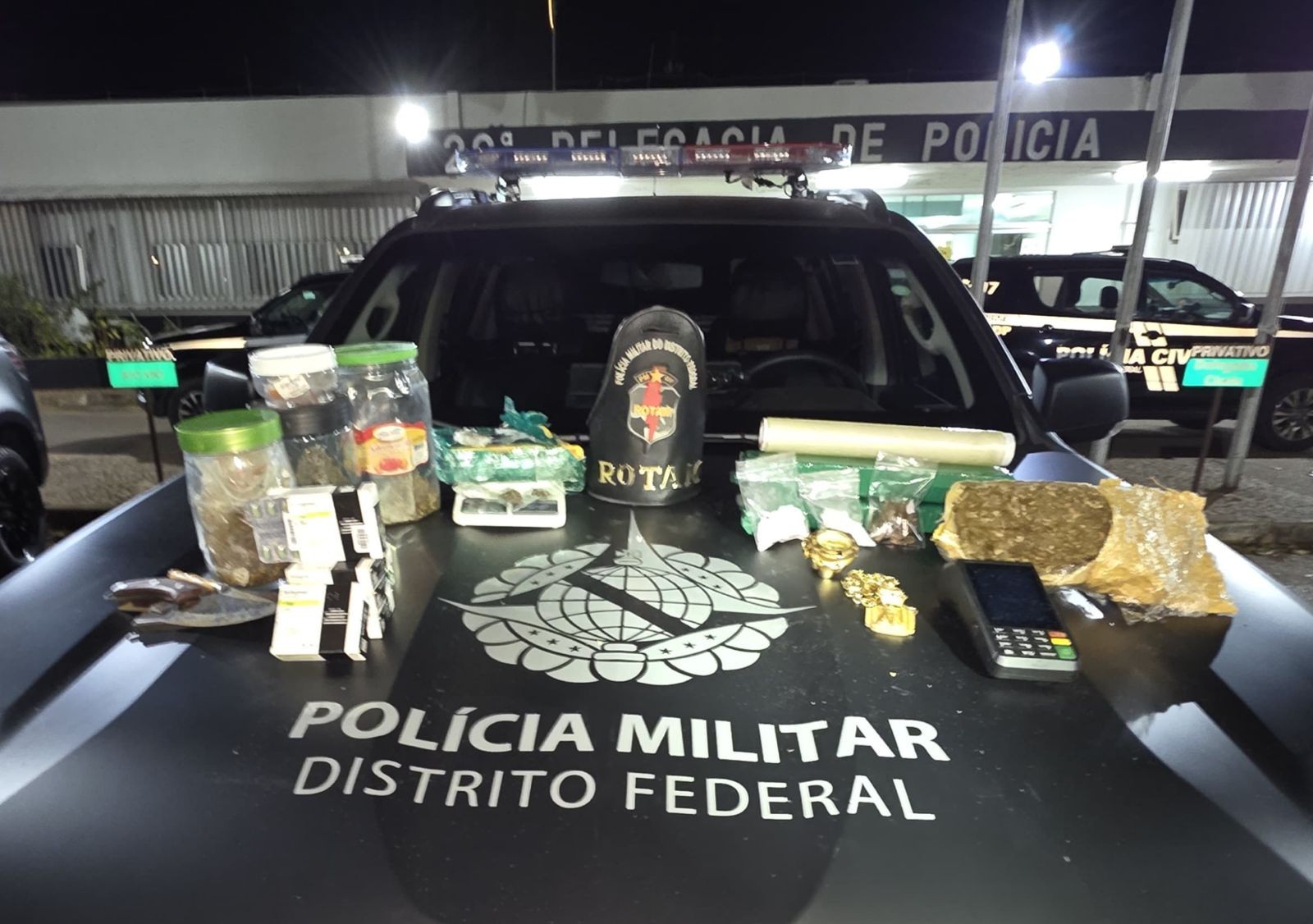 Mulher de 21 anos presa por tráfico em perseguição policial
