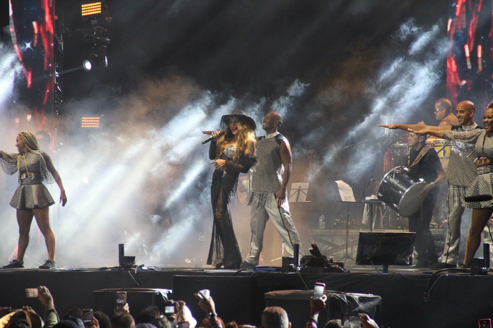 Elba Ramalho no São João 2024 de Campina Grande — Foto: Erickson Nogueira/g1