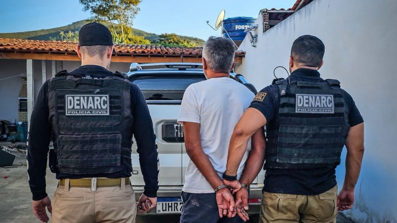 Polícia apreende mais de R$ 35 mil, drogas e prende três pessoas em Iati