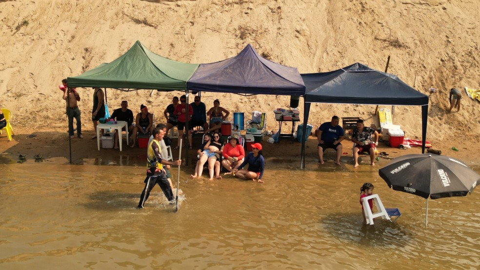 Local fica cheio de visitantes que aproveitam para passar o calor — Foto: Arlenildo Britto/Arquivo pessoal