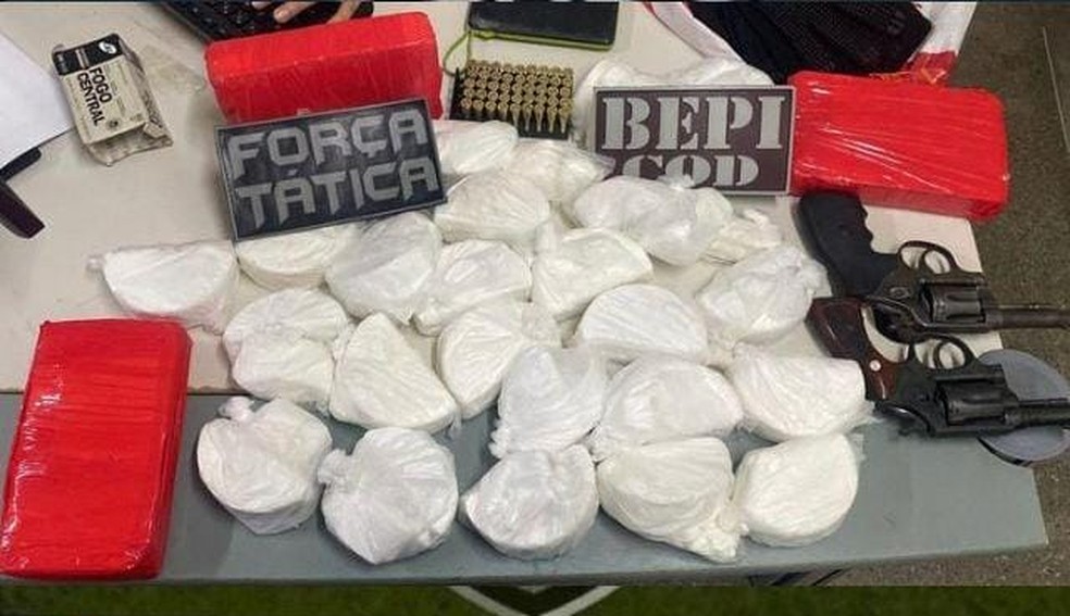 Suspeito de tráfico de drogas é preso com quase 10 kg de cocaína no interior do Ceará. — Foto: SSPDS/Reprodução