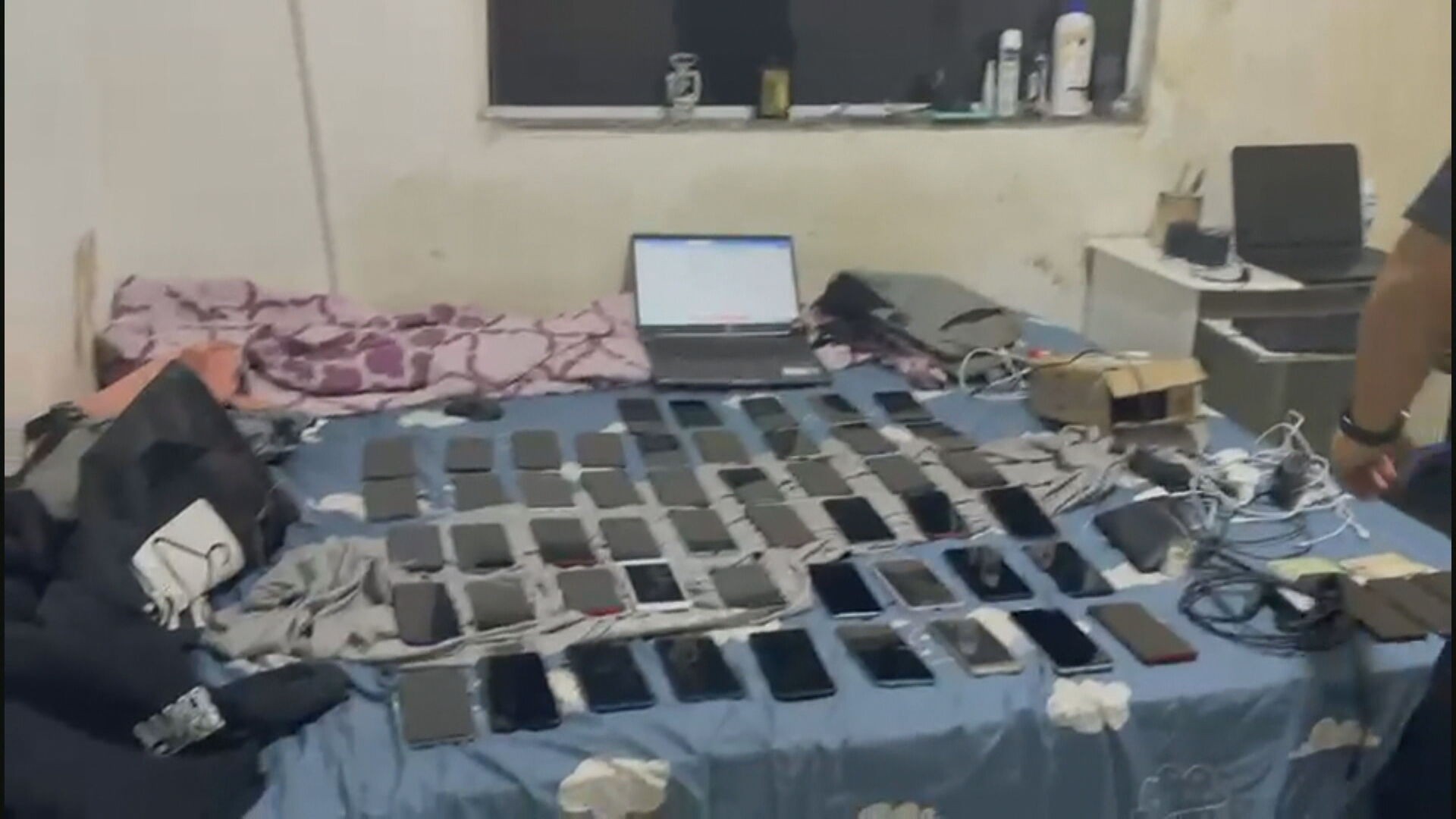 Central de ‘disque-extorsão’ é desmantelada na Zona Oeste do Rio