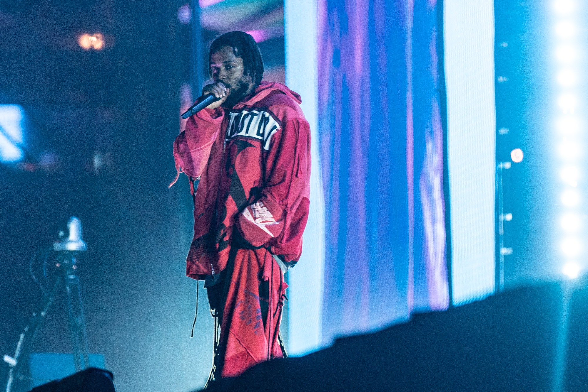 Kendrick Lamar reúne rappers e repete cinco vezes música em que critica Drake