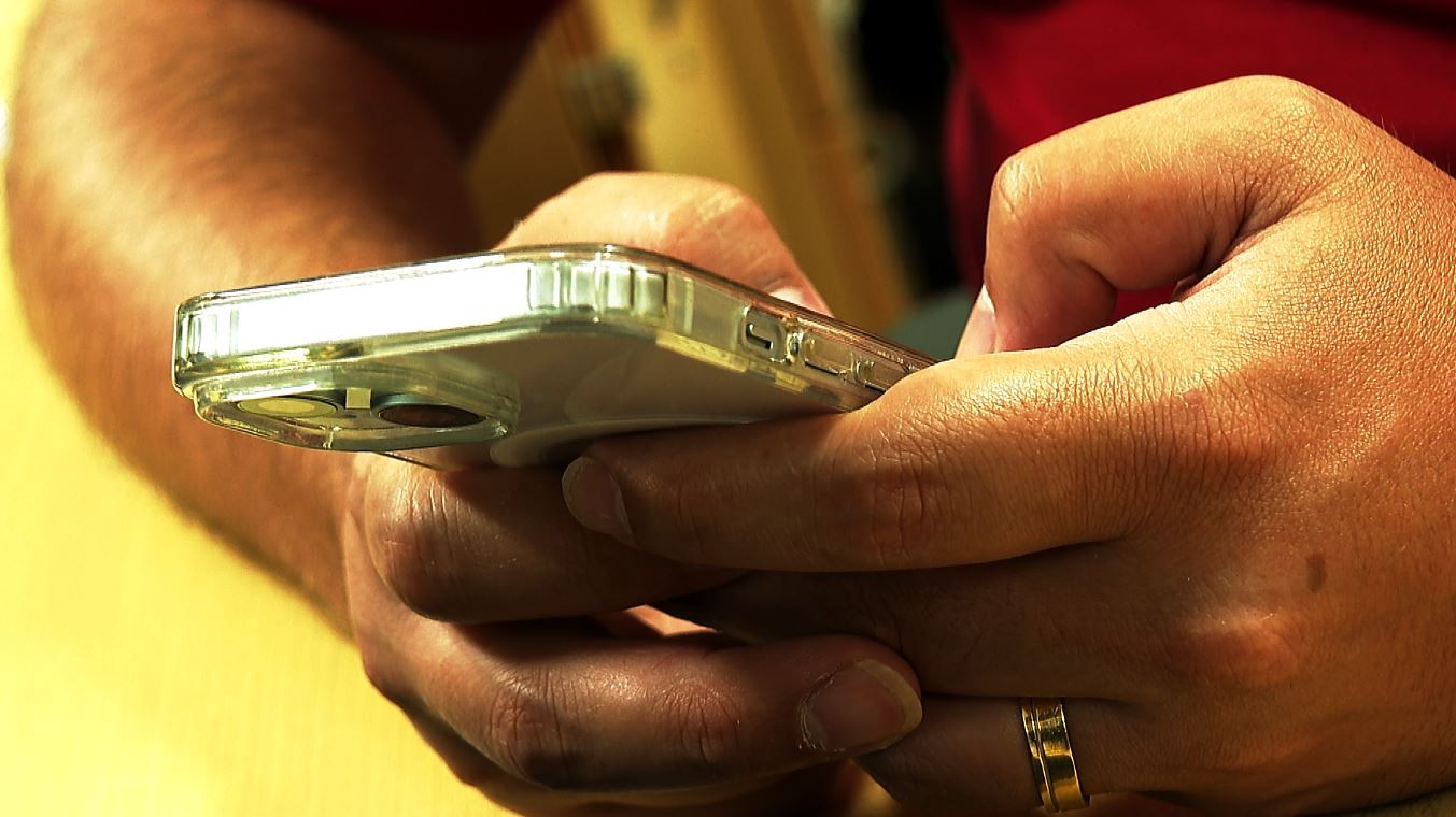 ' O brasileiro adora uma pulseira VIP': como o desejo de status, além da renda, dita a satisfação do eleitor; ouça ' O Assunto'