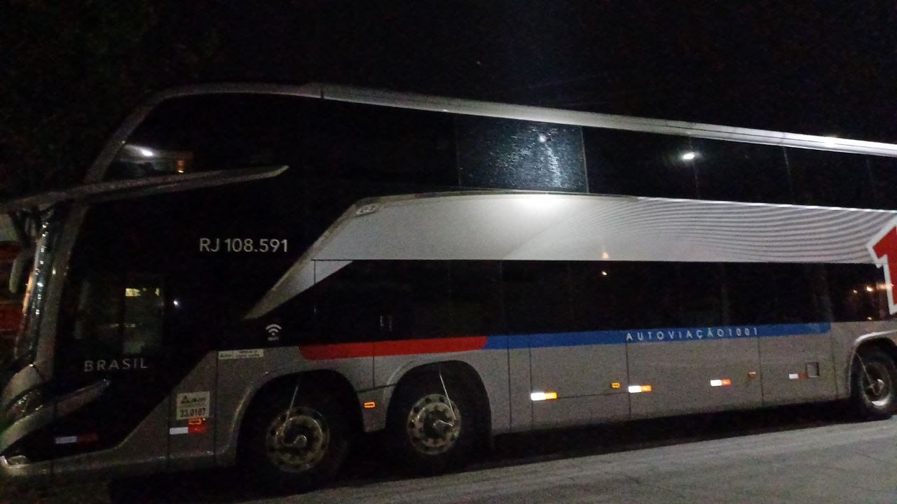 Ônibus é atingido por tiro na Via Dutra, em Itatiaia; estilhaço feriu passageira 