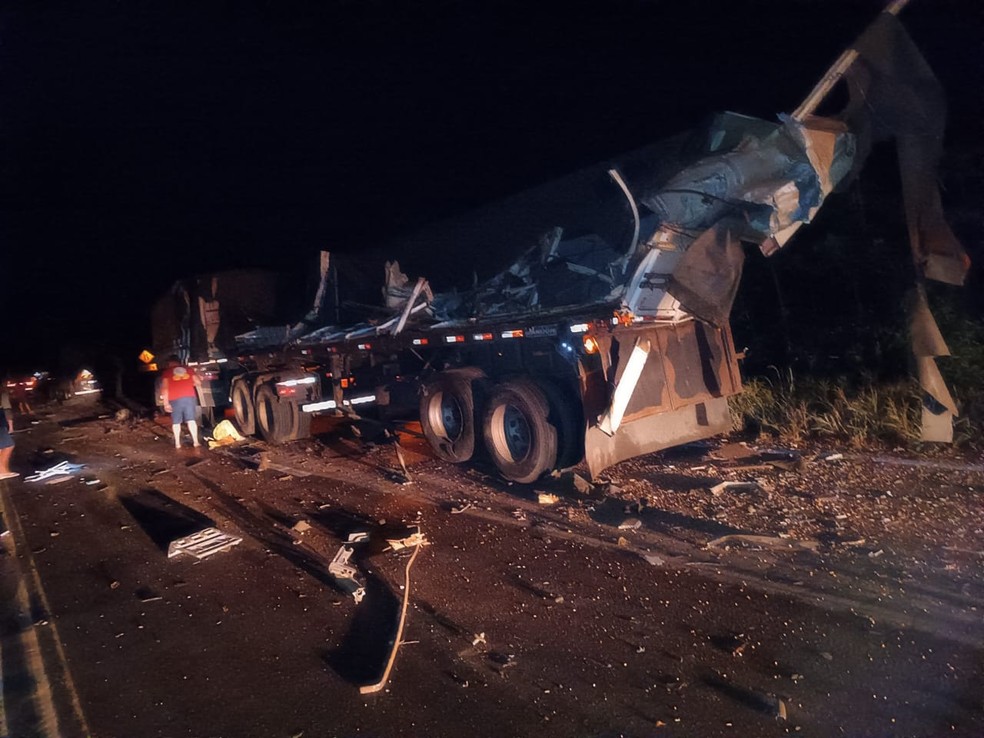 Acidente ocorreu na BR-364 em Jaciara, a 148 km de Cuiabá, nessa terça-feira (1º) — Foto: Reprodução