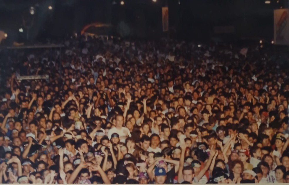 Show dos Mamonas Assassinas atraiu multidões em Dracena (SP) — Foto: Eduardo Arruda/Arquivo pessoal