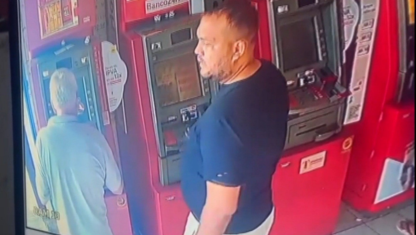 VÍDEO: Homem engana idoso de 73 anos em caixa eletrônico e furta R$ 6,5 mil da conta dele em Salvador 