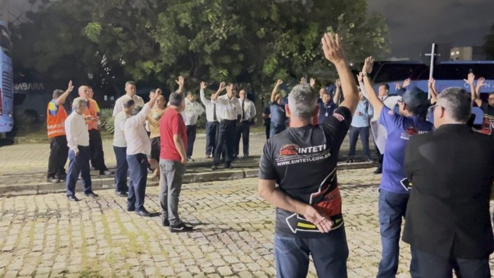 Rodoviários aceitam proposta e encerram greve no Ceará