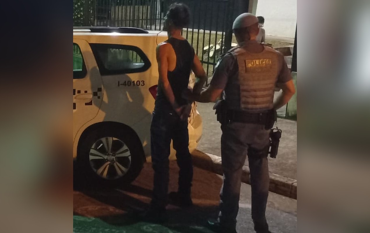 Homem é preso suspeito de agredir mãe com agulha de crochê em Alumínio