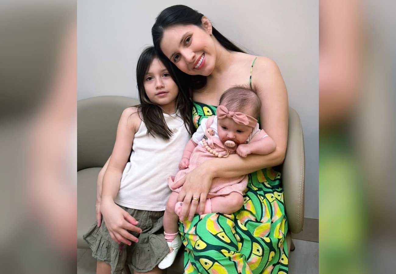 Mãe explica vacina para bebê e reação da menina chama atenção pela fofura; VÍDEO