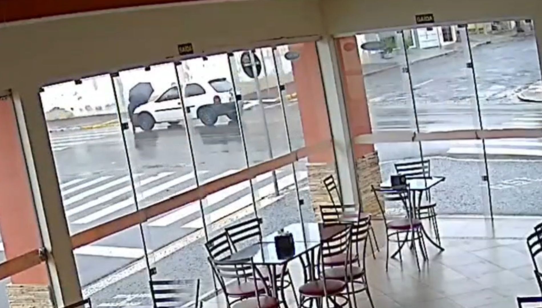 VÍDEO: Idosa é atropelada em faixa de pedestre no centro de Tupã