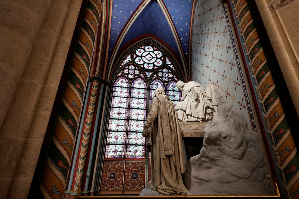 Interior da Catedral de Notre Dame de Paris, na França, em 29 de novembro de 2024 — Foto: STEPHANE DE SAKUTIN/Pool via REUTER