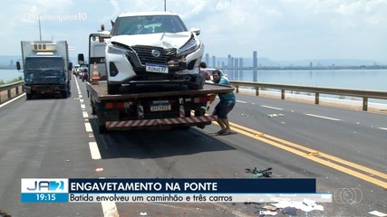 Engavetamento envolve quatro veículos na ponte que liga Palmas a Luzimangues