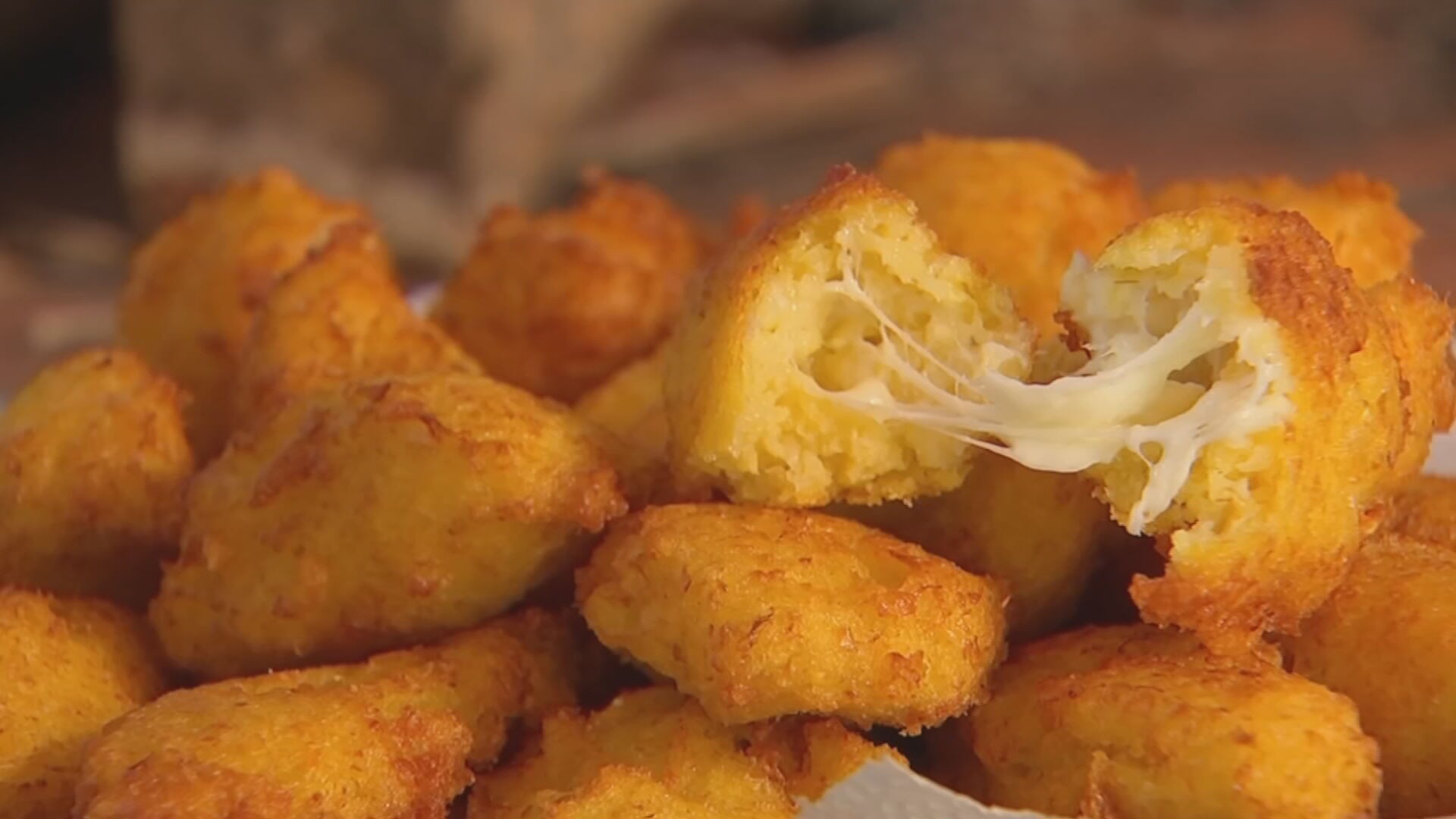 Receita Nosso Campo: aprenda a fazer um bolinho de milho recheado com queijo
