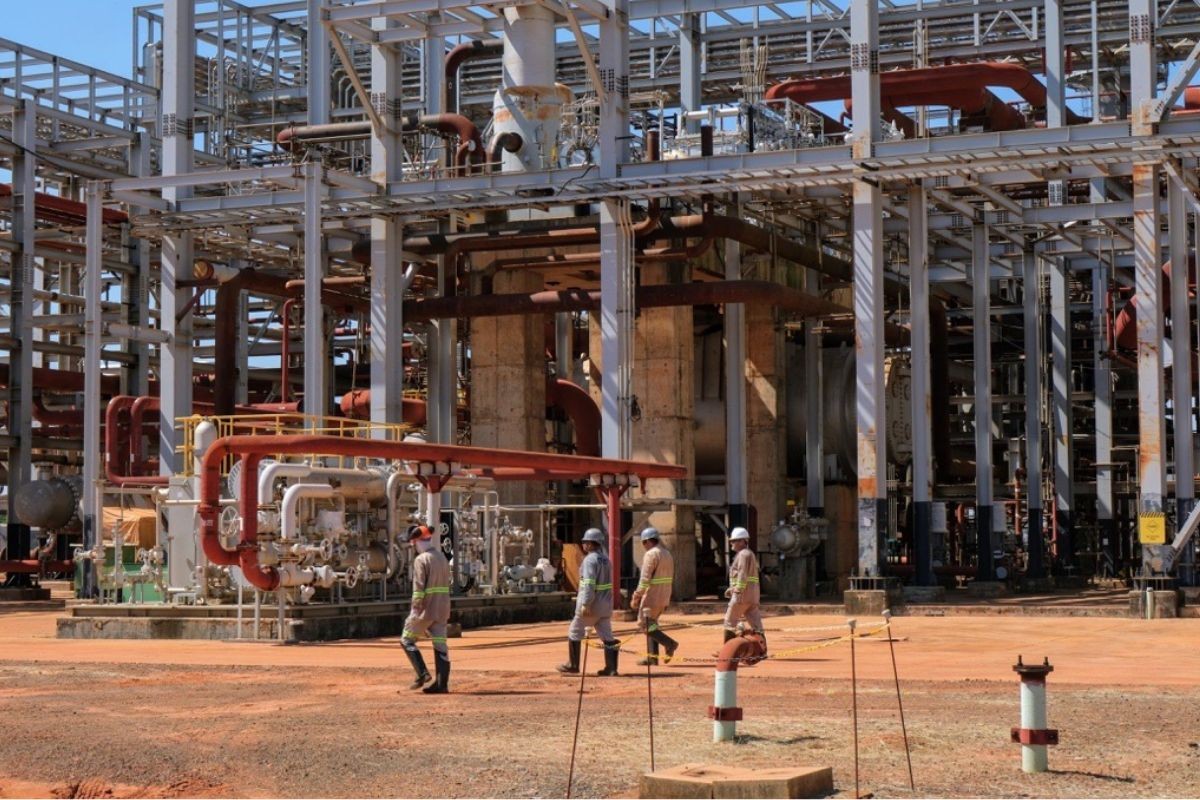 Lula assina contratos para retomada de obras da UFN-III, fábrica de fertilizantes da Petrobras em MS