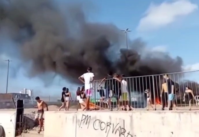 Moradores interditam trecho da BR-230 após morte de adolescente na Grande João Pessoa