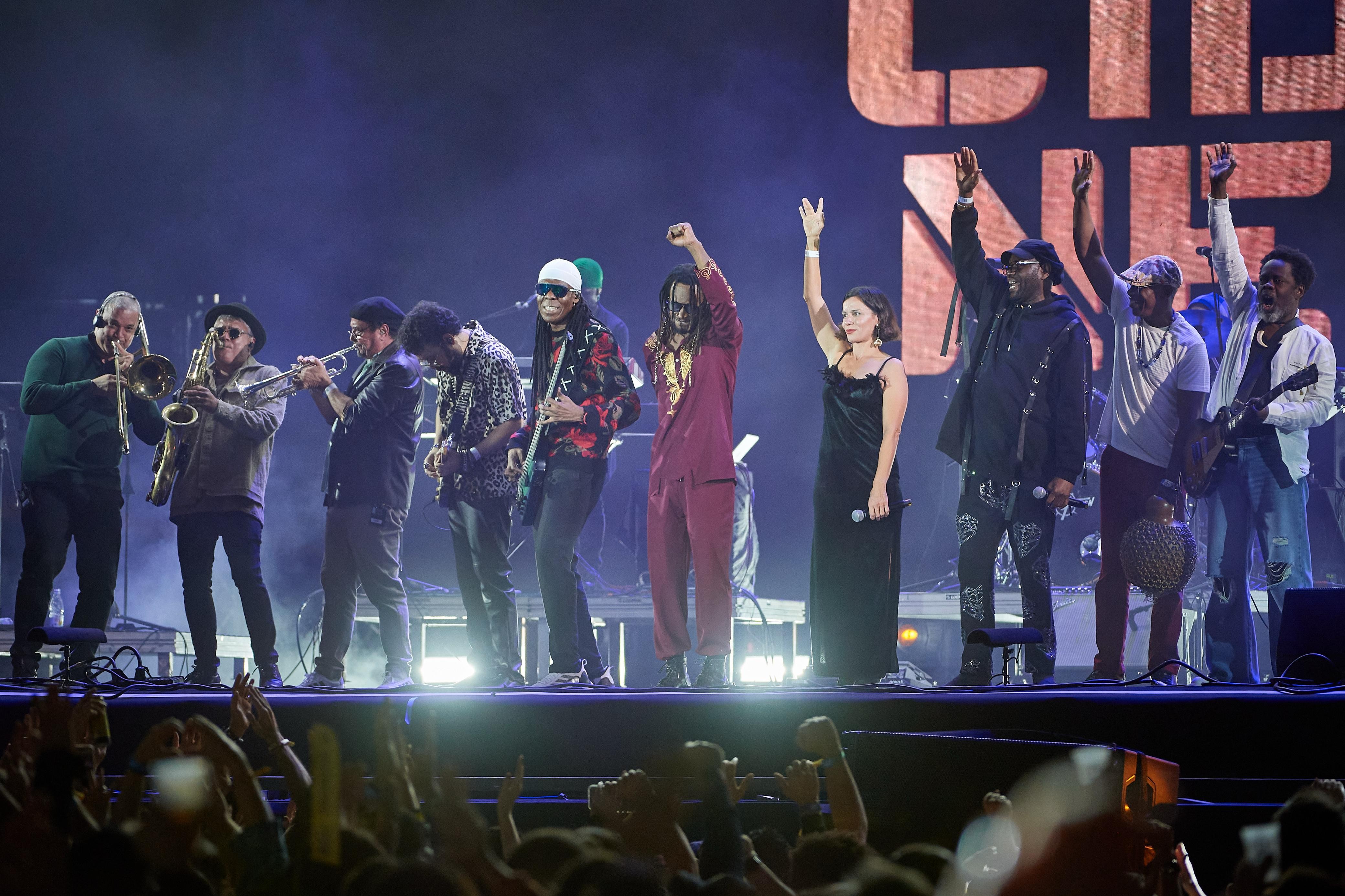 Cidade Negra e Playing For Change promovem encontro multicultural com mensagem de paz no João Rock