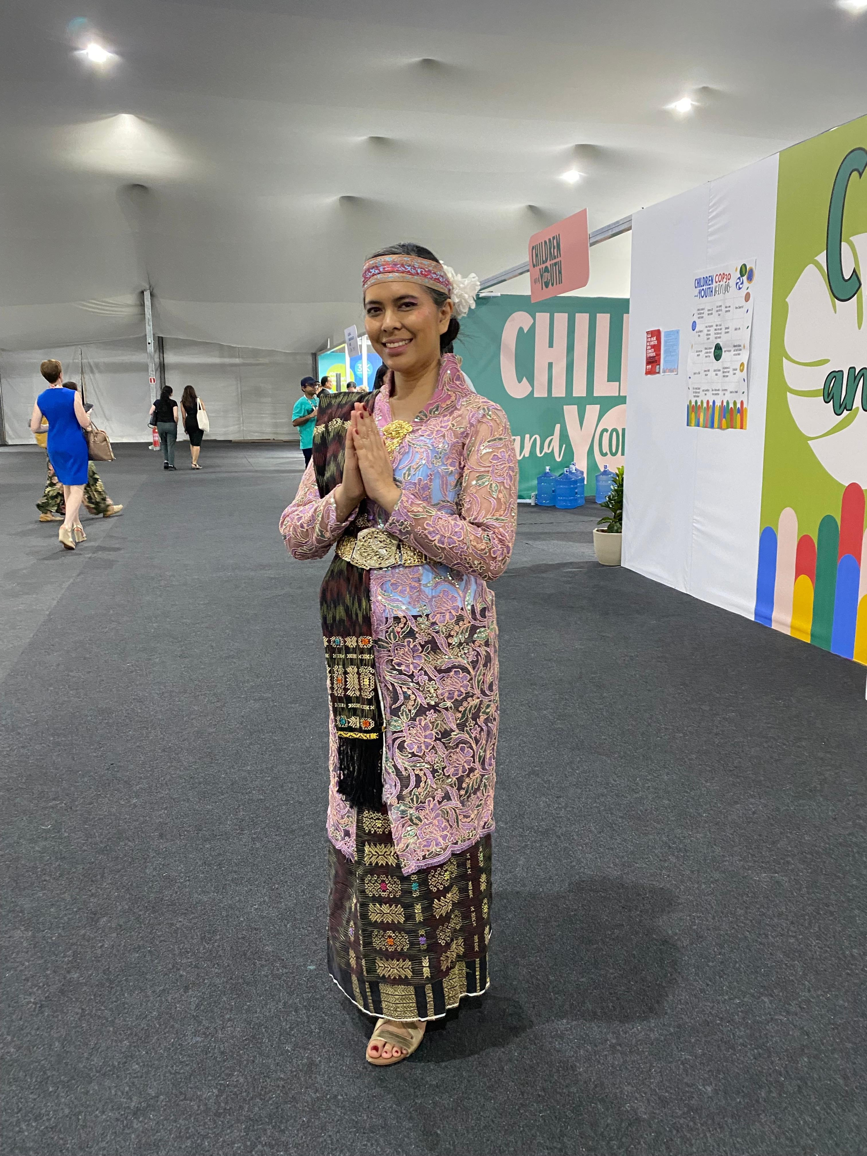 FOTOS: trajes e acessórios revelam diversidade cultural nos corredores da COP 30, em Belém 