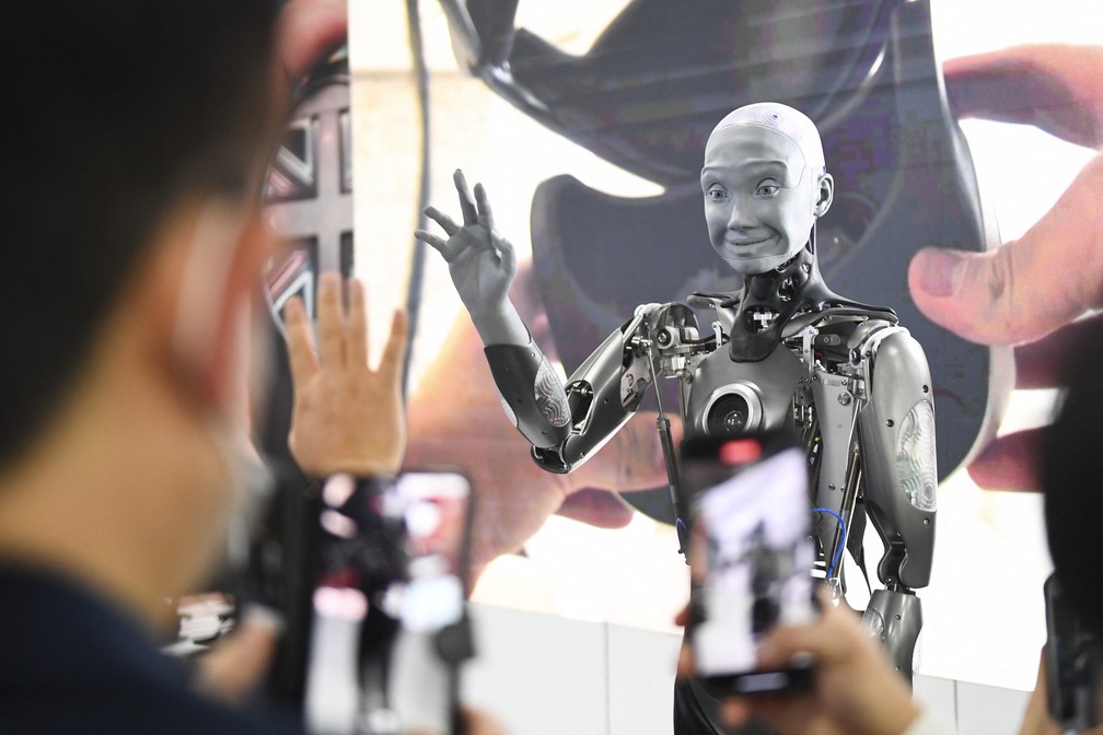 Robô humanoide impressiona visitantes em Londres