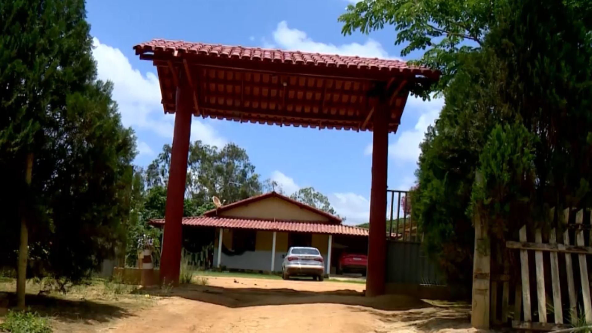 Criminosos invadem fazenda, fazem família refém por seis horas e roubam 140 sacas de café no ES