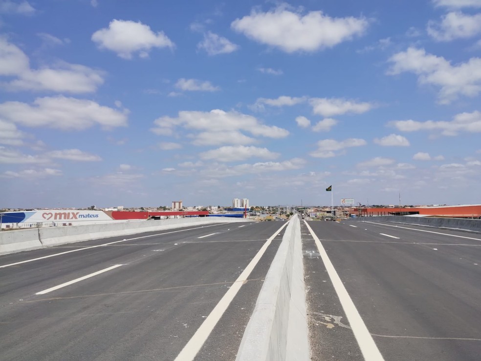 Viaduto na BR 407, em Petrolina, vai ser liberado na tarde desta sexta-feira (11) — Foto: Emerson Rocha / g1 Petrolina