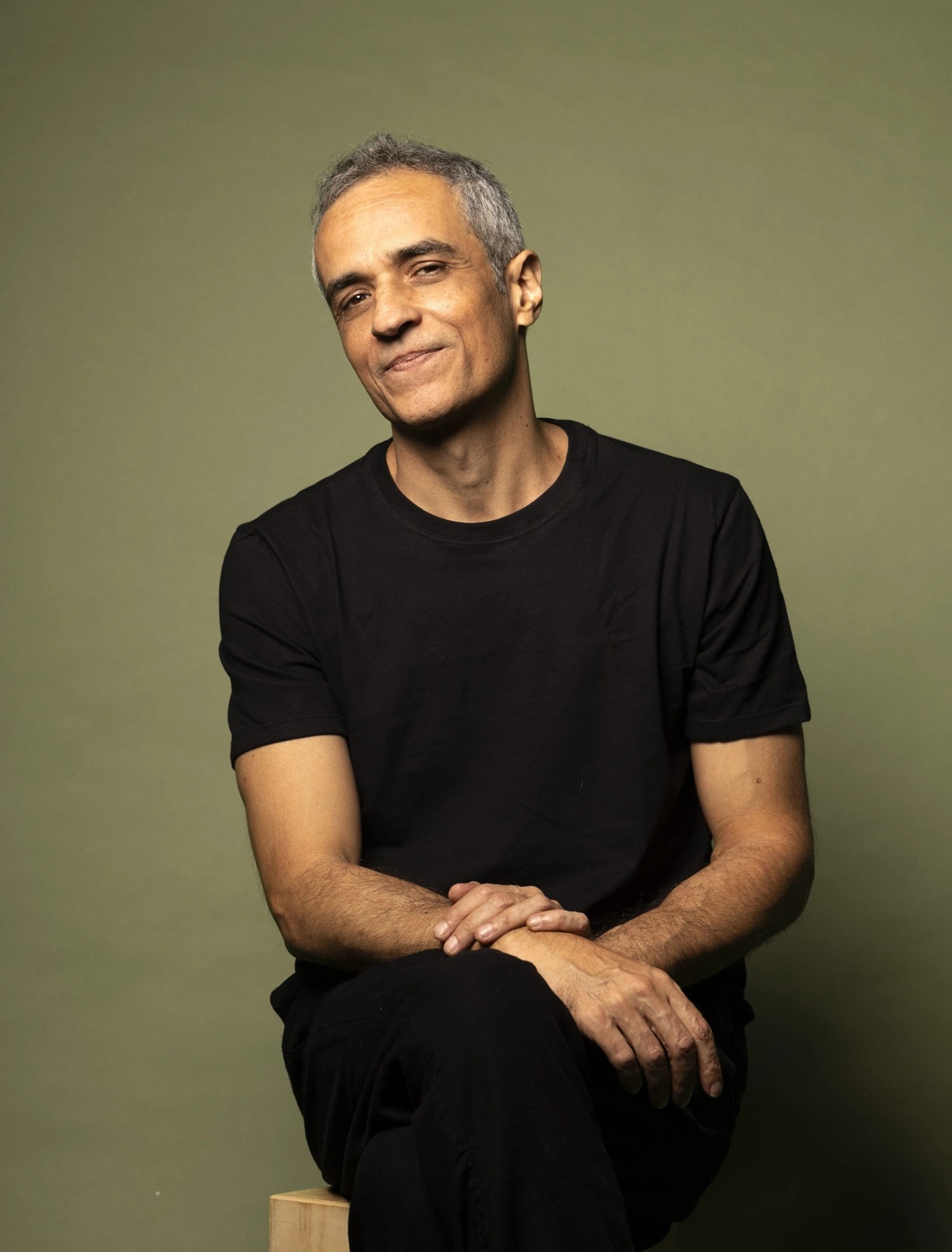 Rodrigo Maranhão repõe bloco autoral na rua com ‘O amor e o tempo’, álbum de samba com Mart’nália e Chico Chico