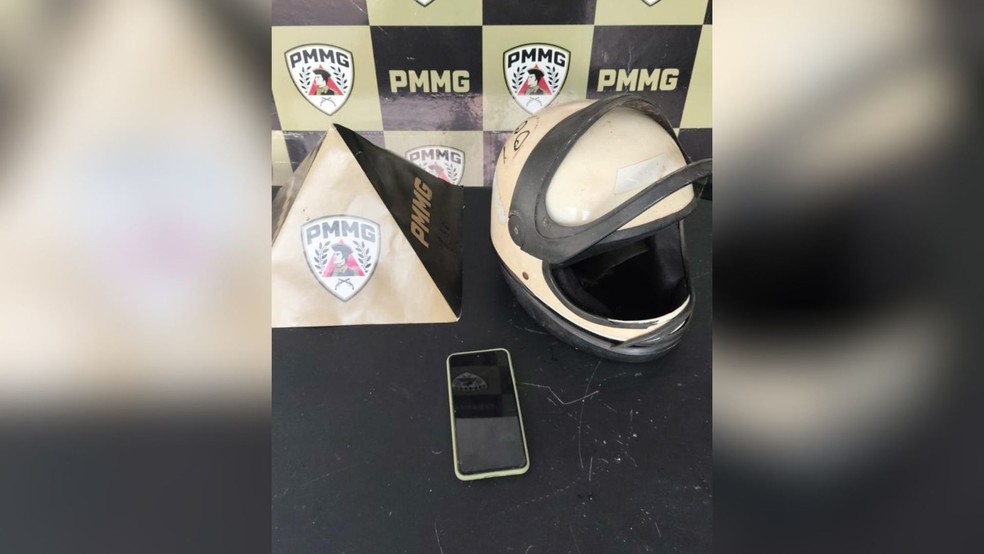 Material apreendido com assaltante após roubo no bairro Santa Mônica em Uberlândia — Foto: PM/Divulgação