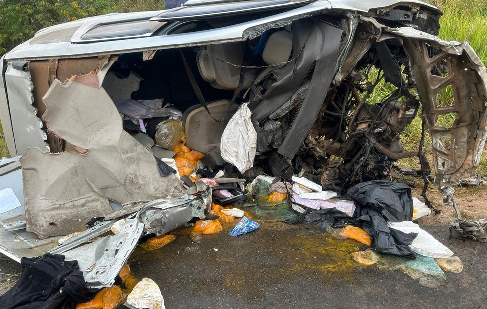 Passageira de carro morre em batida com caminhão na SE-170
