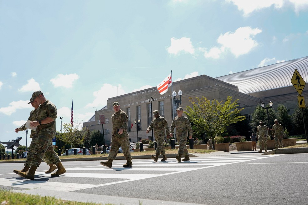 Tropas da Guarda Nacional controladas pelo presidente Donald Trump começam a chegar à capital Washington D.C. em 12 de agosto de 2025. — Foto: REUTERS/Elizabeth Frantz
